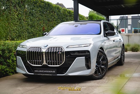 BMW i7